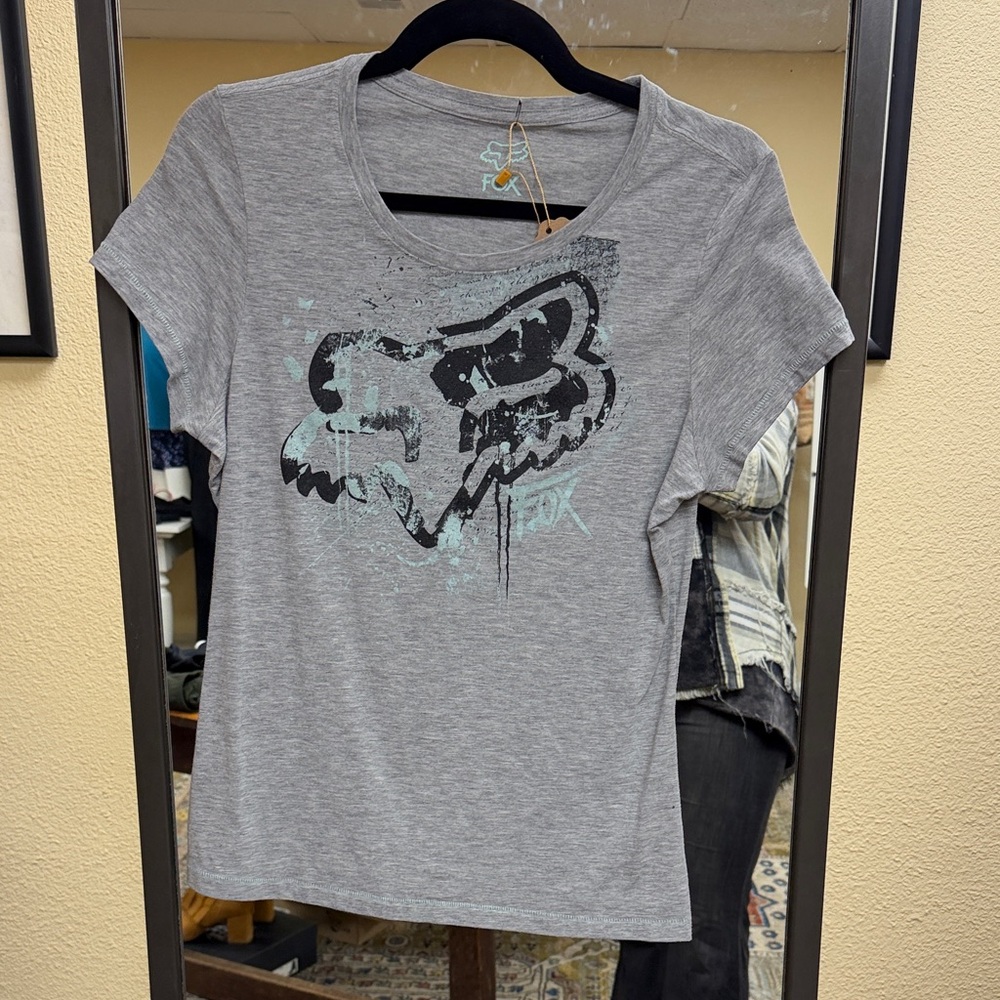 Fox Gray T-Shirt with Black Graphic